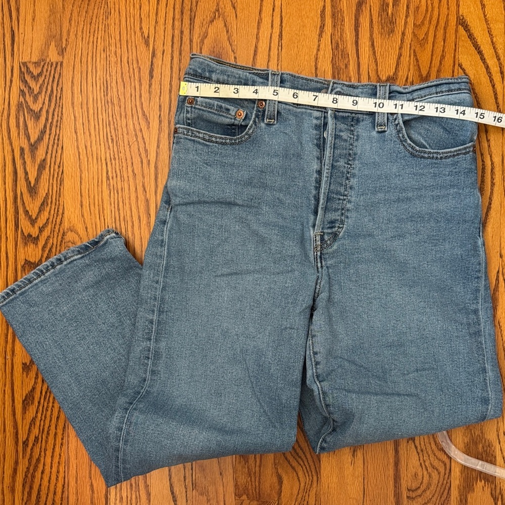 Levi’s Ribcage Straight Ankle Jeans